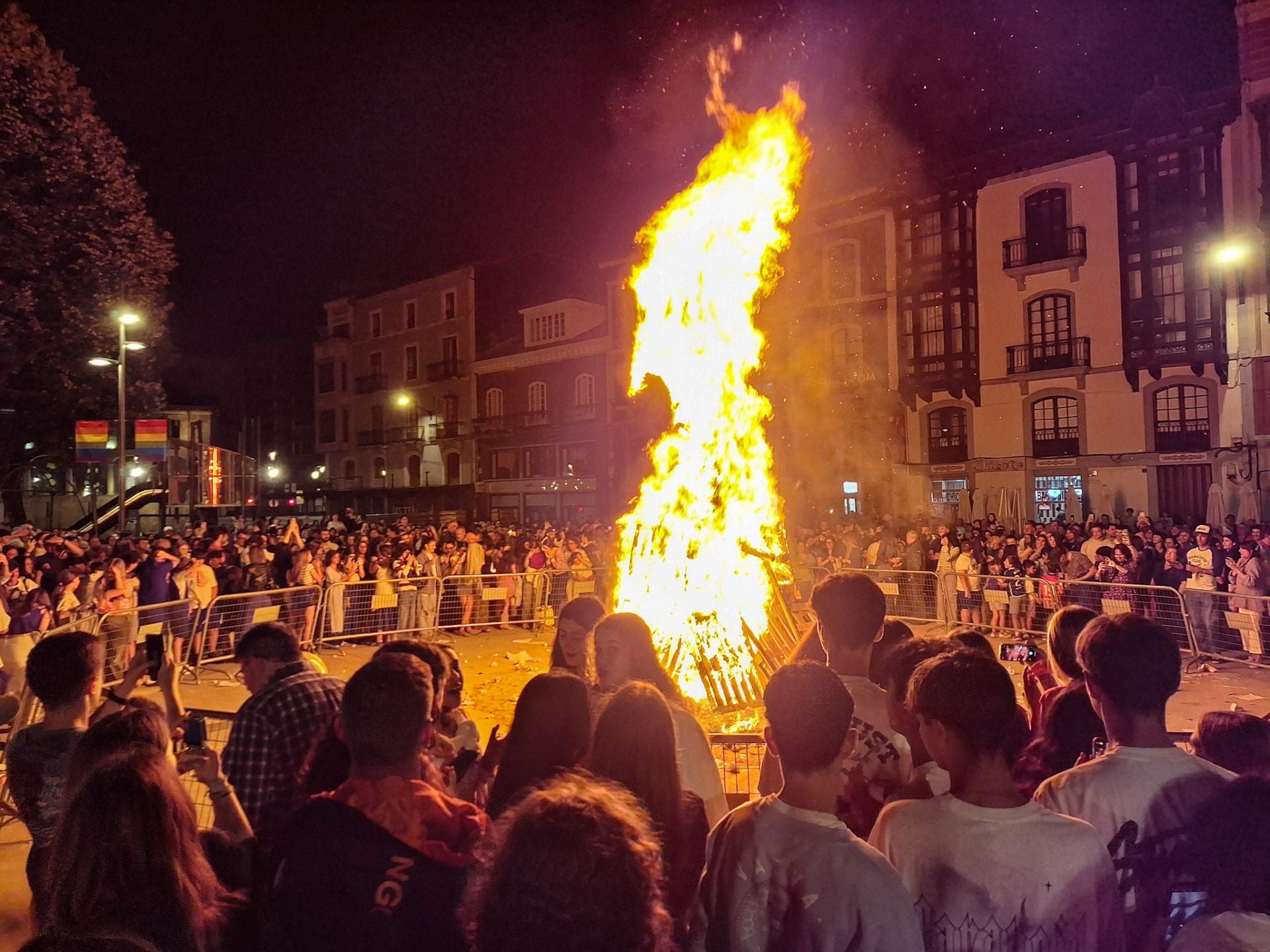 La magia de San Juan se extiende por toda la comarca de Avilés