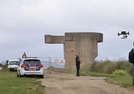 La Policía Local en el Cerro junto con el dron.