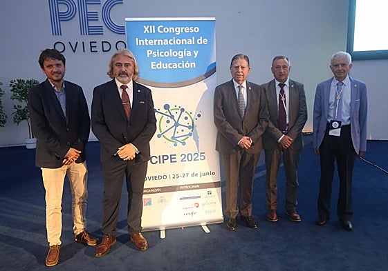 David Artime, Juan Carlos San Pedro, Alfredo Canteli, José Carlos Núñez y Juan Fernández, en la inauguración del XII Congreso Internacional de Psicología y Educación.