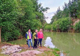 Juan Cañal y David Villar, en la laguna del Enguilu