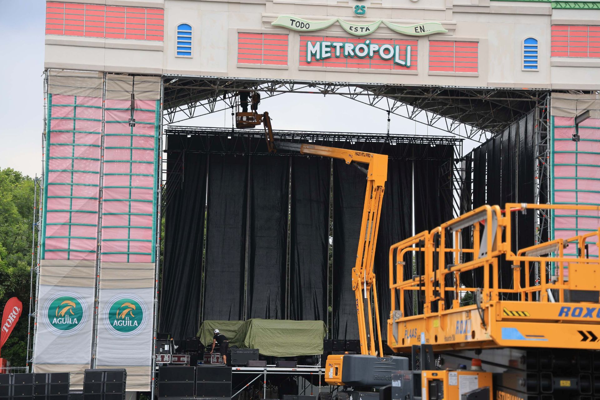 Así se prepara el festival Metrópoli de Gijón