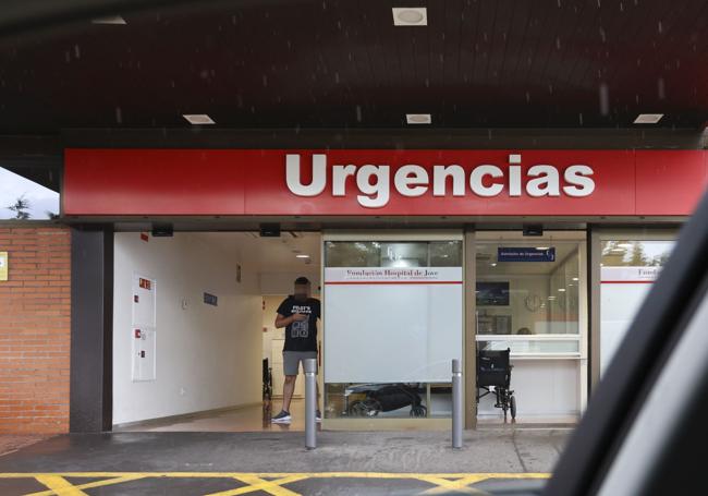 El hombre fue trasladado al Hospital de Jove.