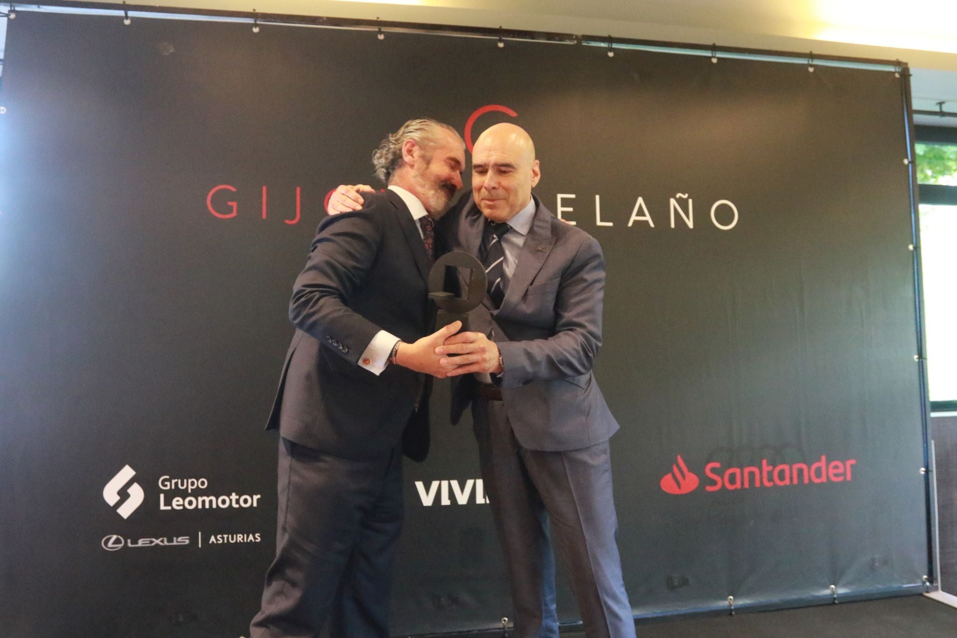 Entrega del reconocimiento &#039;Gijonés del año&#039; al Grupo Covadonga