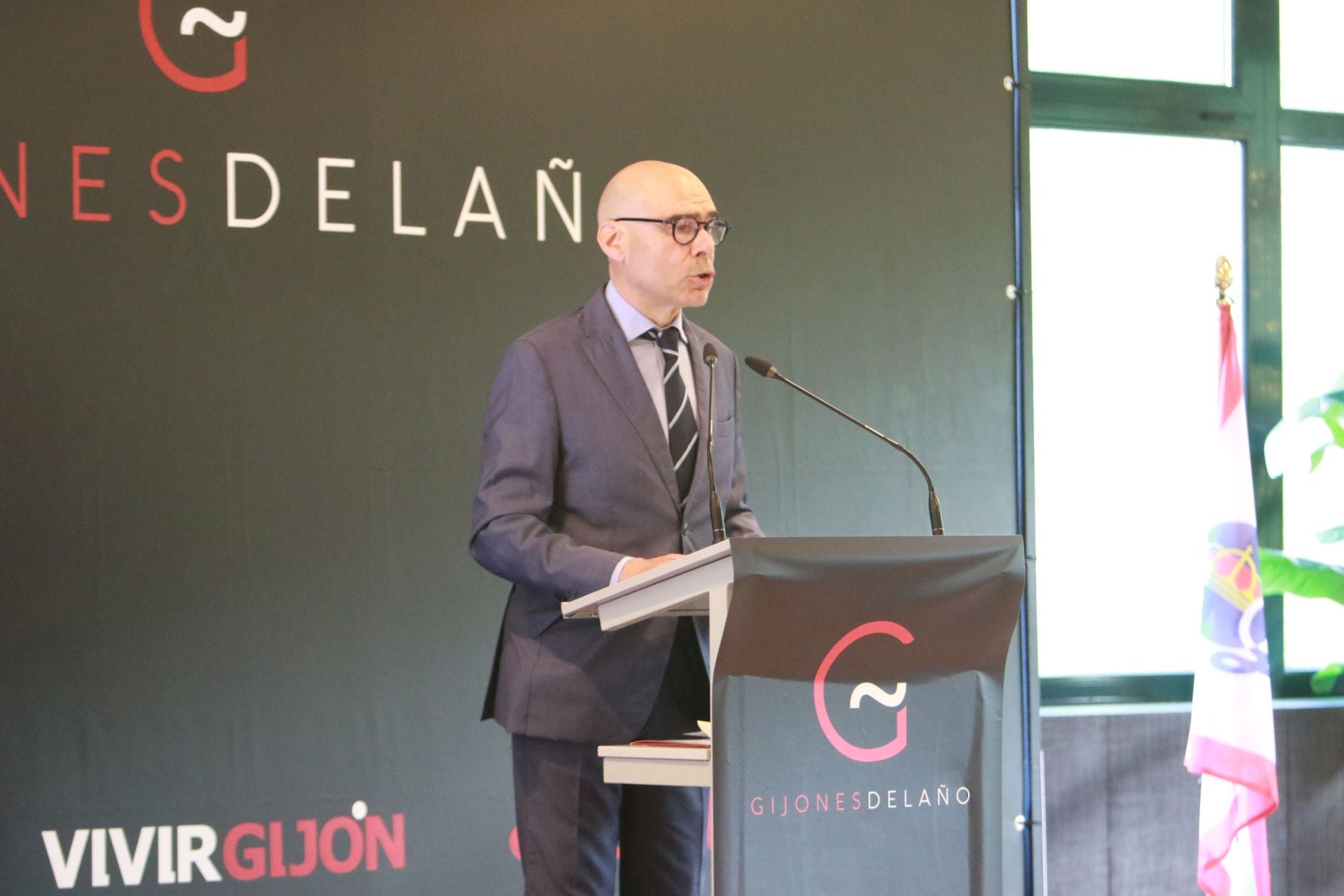 Entrega del reconocimiento &#039;Gijonés del año&#039; al Grupo Covadonga