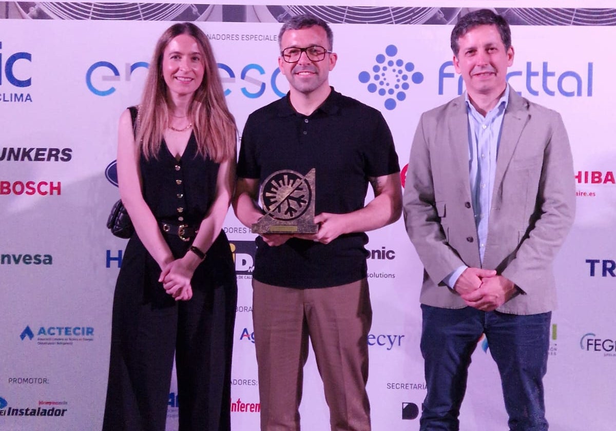 María Lorenzo, Pablo Fernández y Yago Somoano.