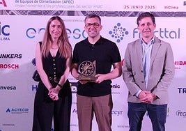 María Lorenzo, Pablo Fernández y Yago Somoano.