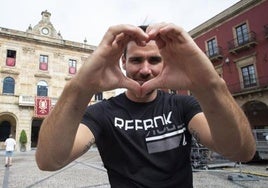 Saúl Craviotto, en la plaza Mayor de Gijón, donde ofreció el pregón de la Semana Grande en 2018.