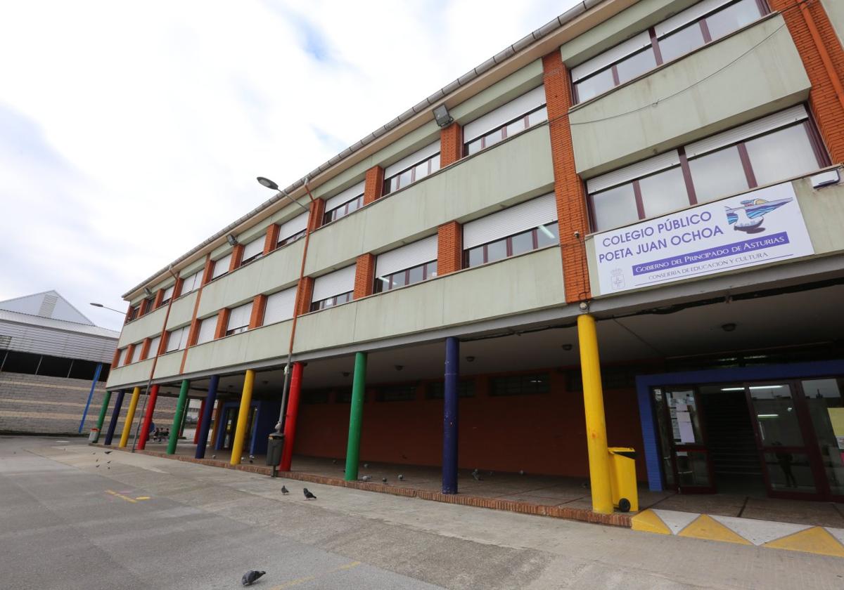 Parte del porche serán las nuevas aulas de cero a tres años.