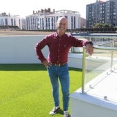 Gonzalo González Méndez, en la recién inaugurada terraza solárium del club.