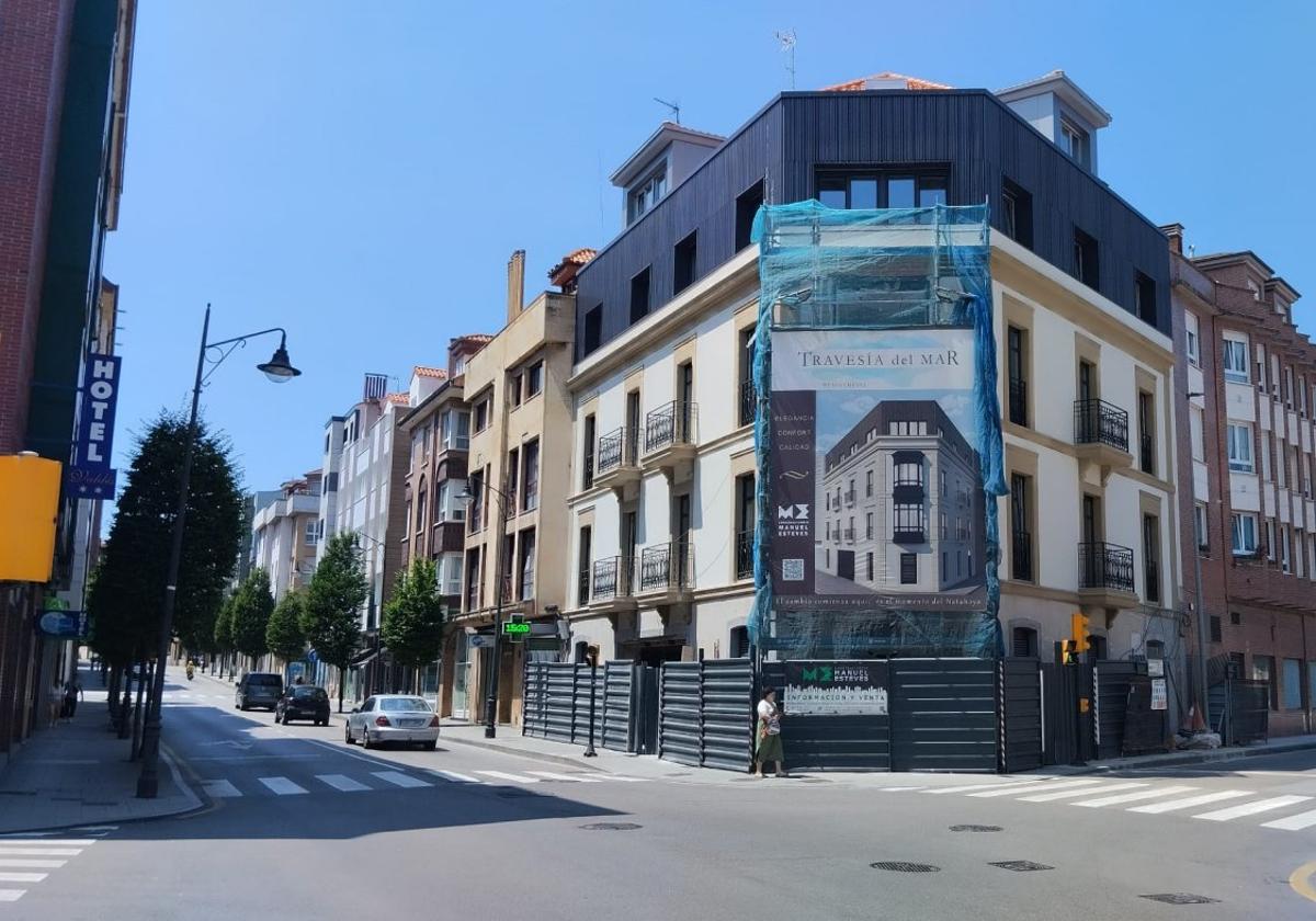 Estado actual del edificio Travesía del Mar, en obras hasta 2026.