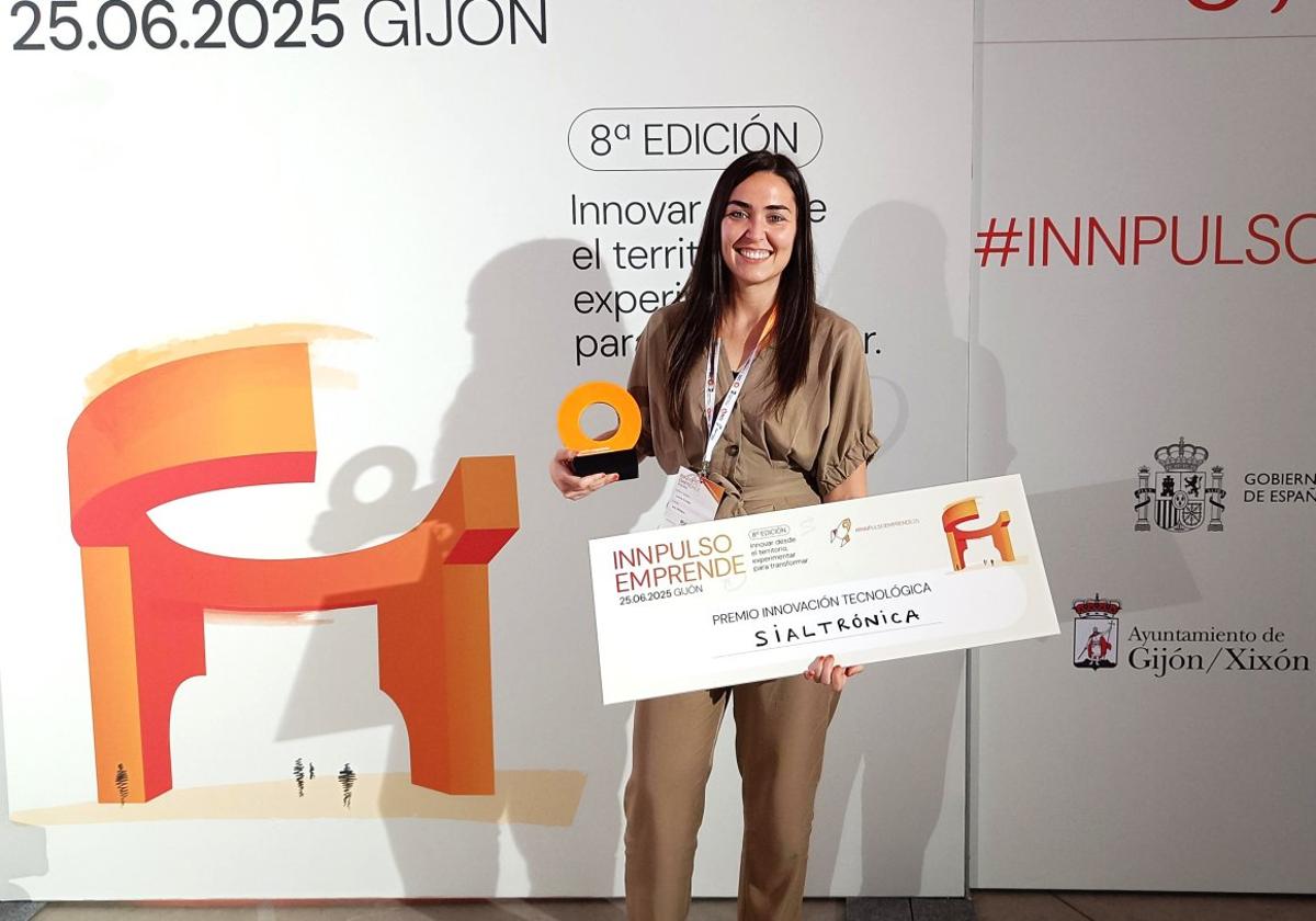 Lorena Turrado, directora e I+D+i de Sialtrónica, recogió el premio como empresa innovadora.