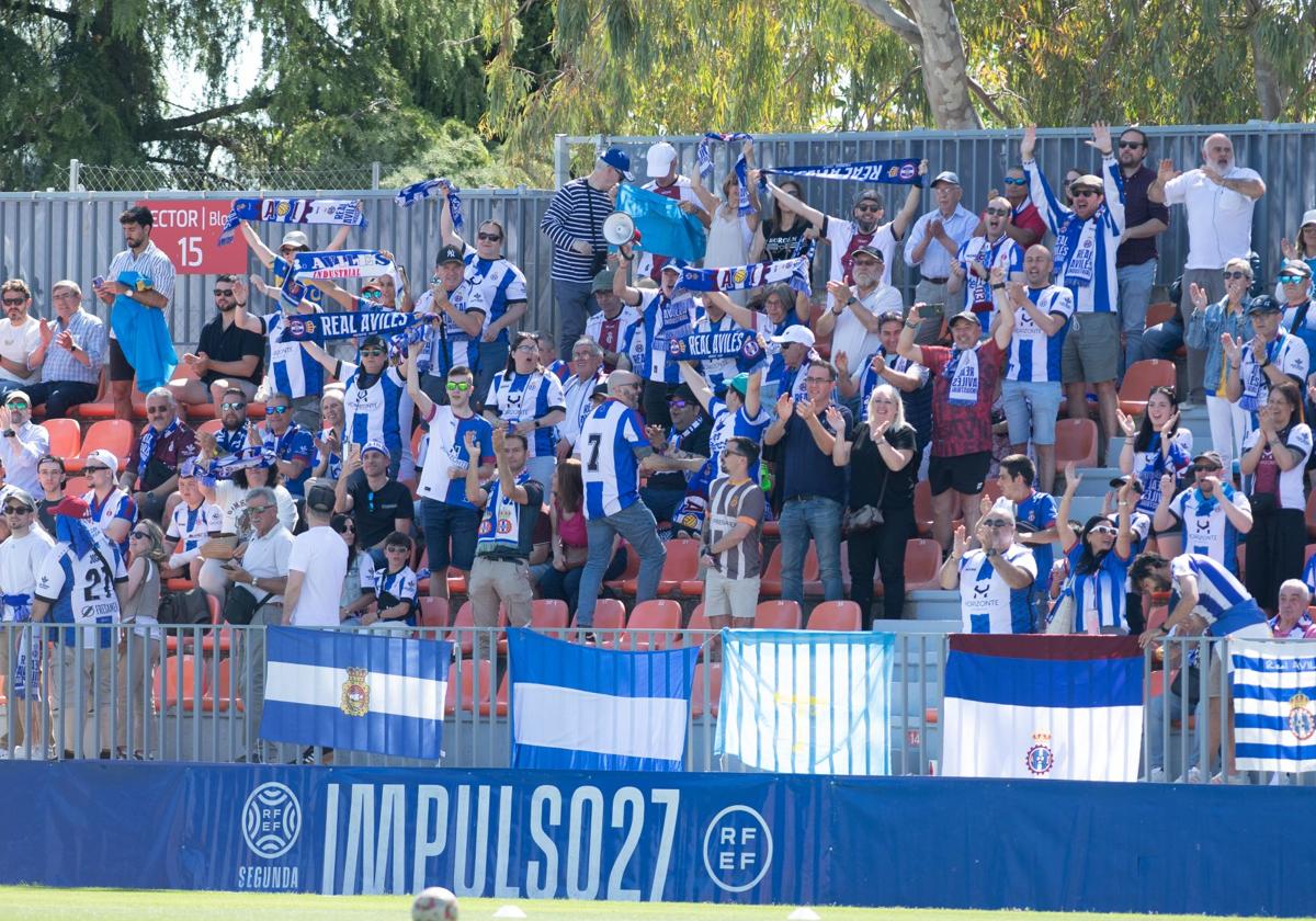 Con unas mil personas, el reciente desplazamiento de la afición del Real Avilés a Majadahonda fue uno de los más multitudinarios de la historia.