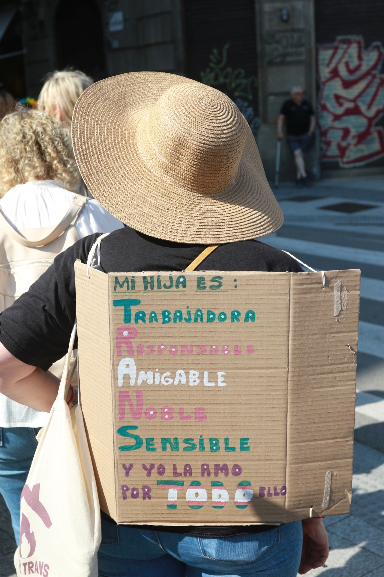 Fotos: Multitudinaria manifestación por los derechos LGTBIQ+, en Gijón