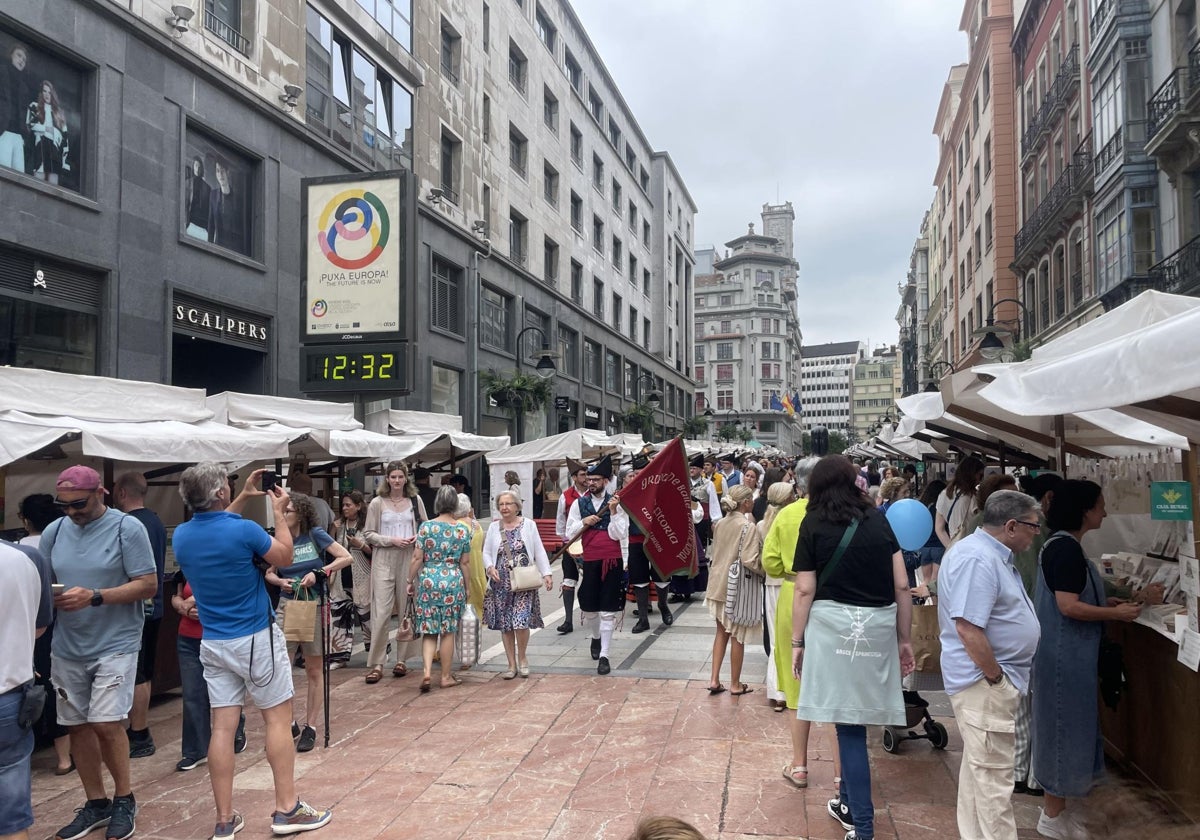El Mercado Artesano y Ecológico, este sábado, en la calle Pelayo.