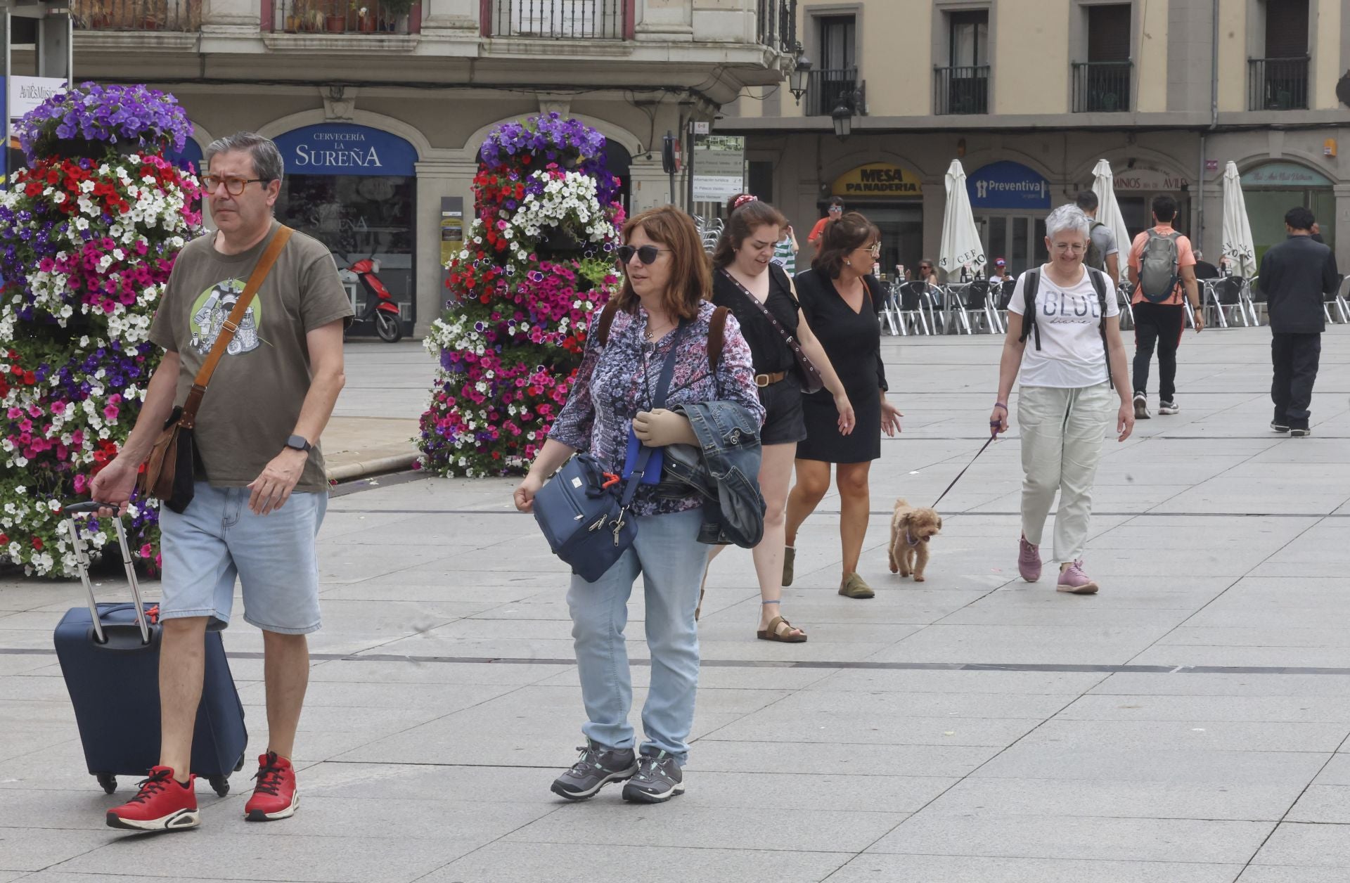 Sol, calor, playa y terrazas llenas en Asturias
