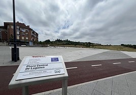 La plaza Central o de Europa, en Lugones, espacio que está llamado a ser el nuevo epicentro urbano de la localidad en su futuro desarrollo hacia Oviedo.