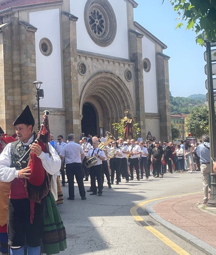 Imagen secundaria 2 - Lleno en La Felguera para festejar a su patrón: San Pedro