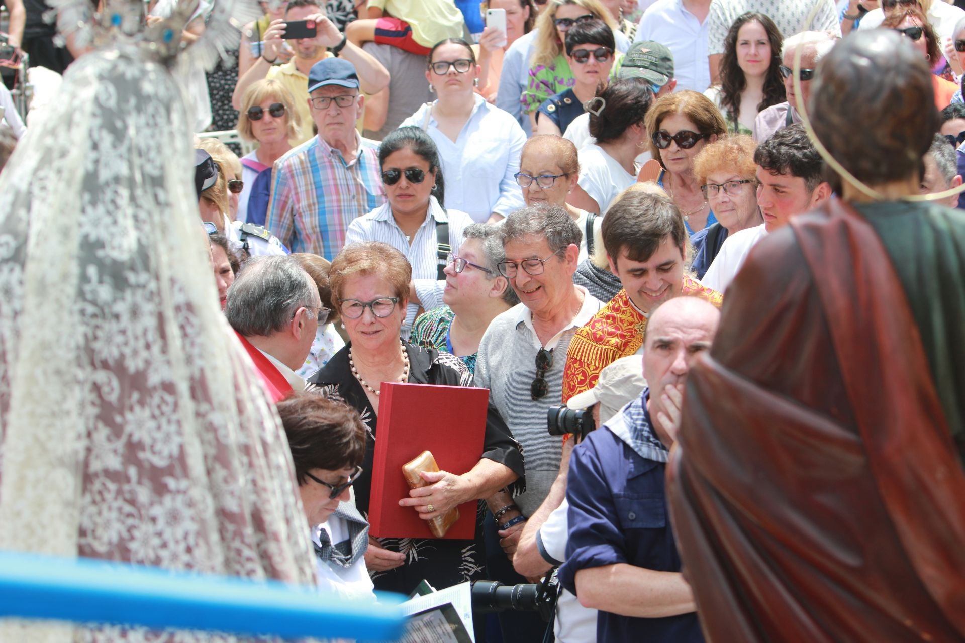 Cudillero vive una Amuravela multitudinaria por San Pedro