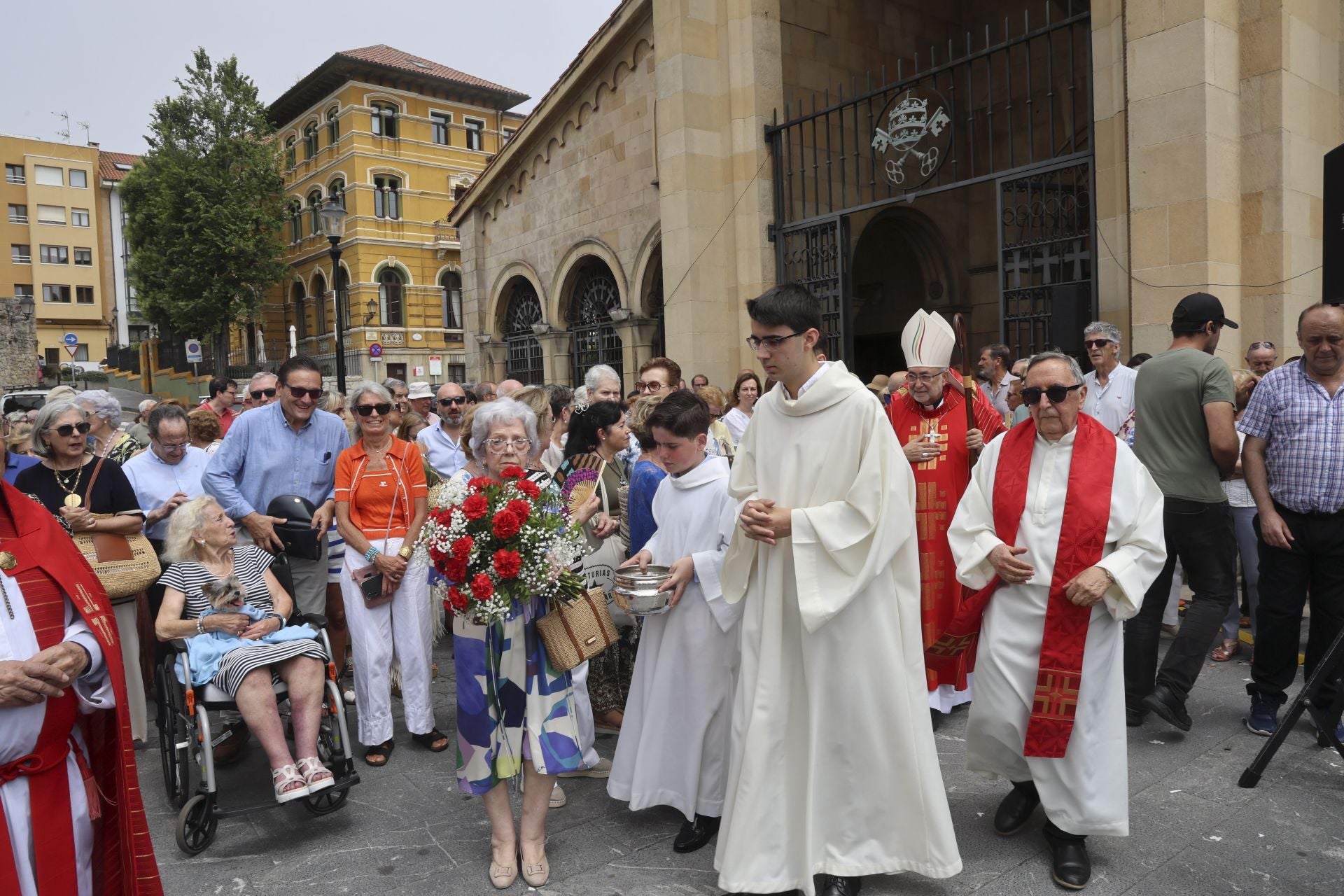 Gijón se rinde a San Pedro