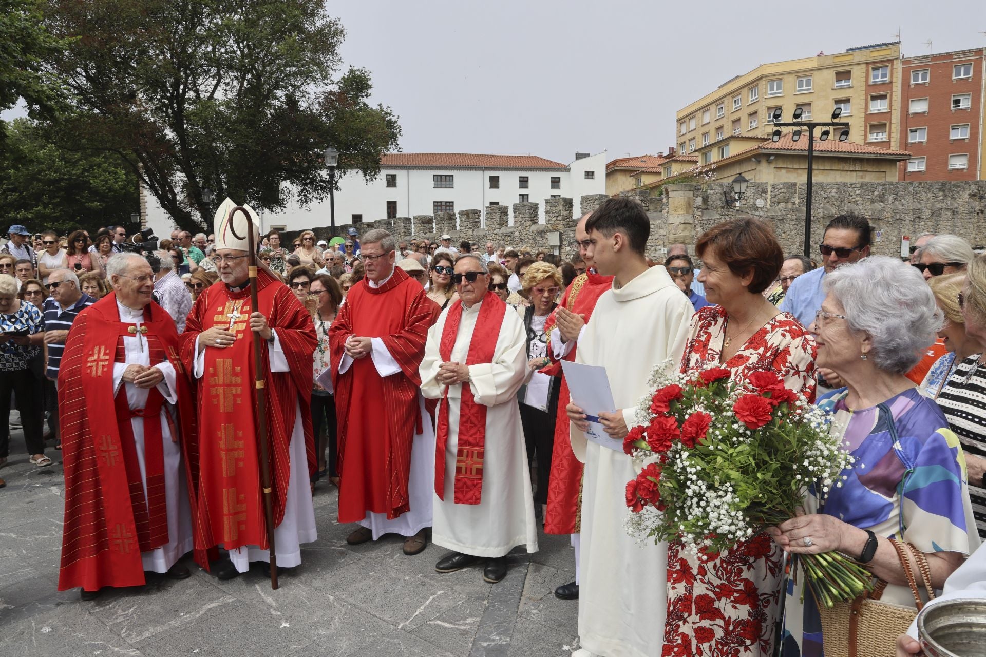 Gijón se rinde a San Pedro