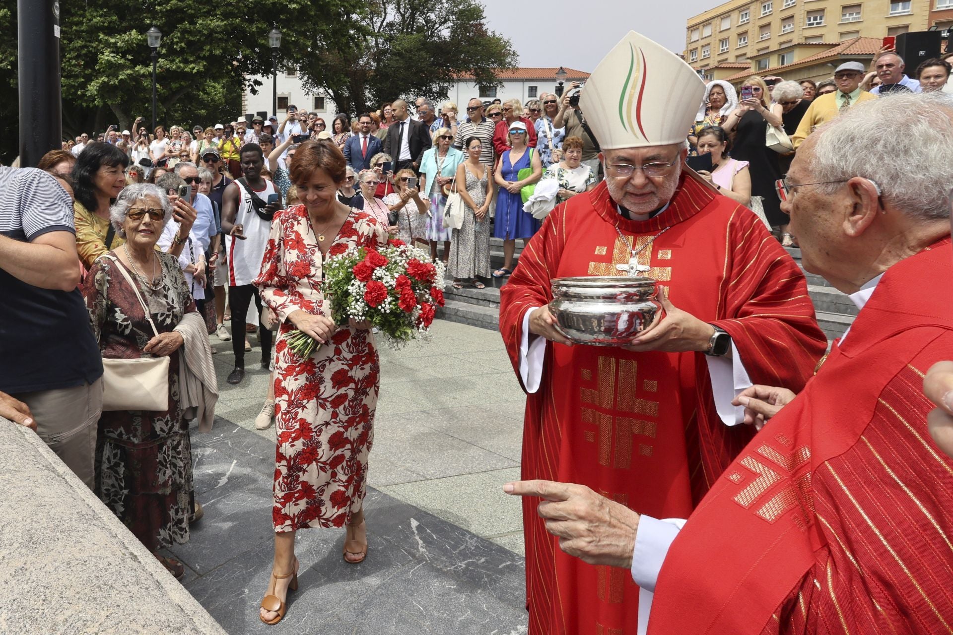 Gijón se rinde a San Pedro