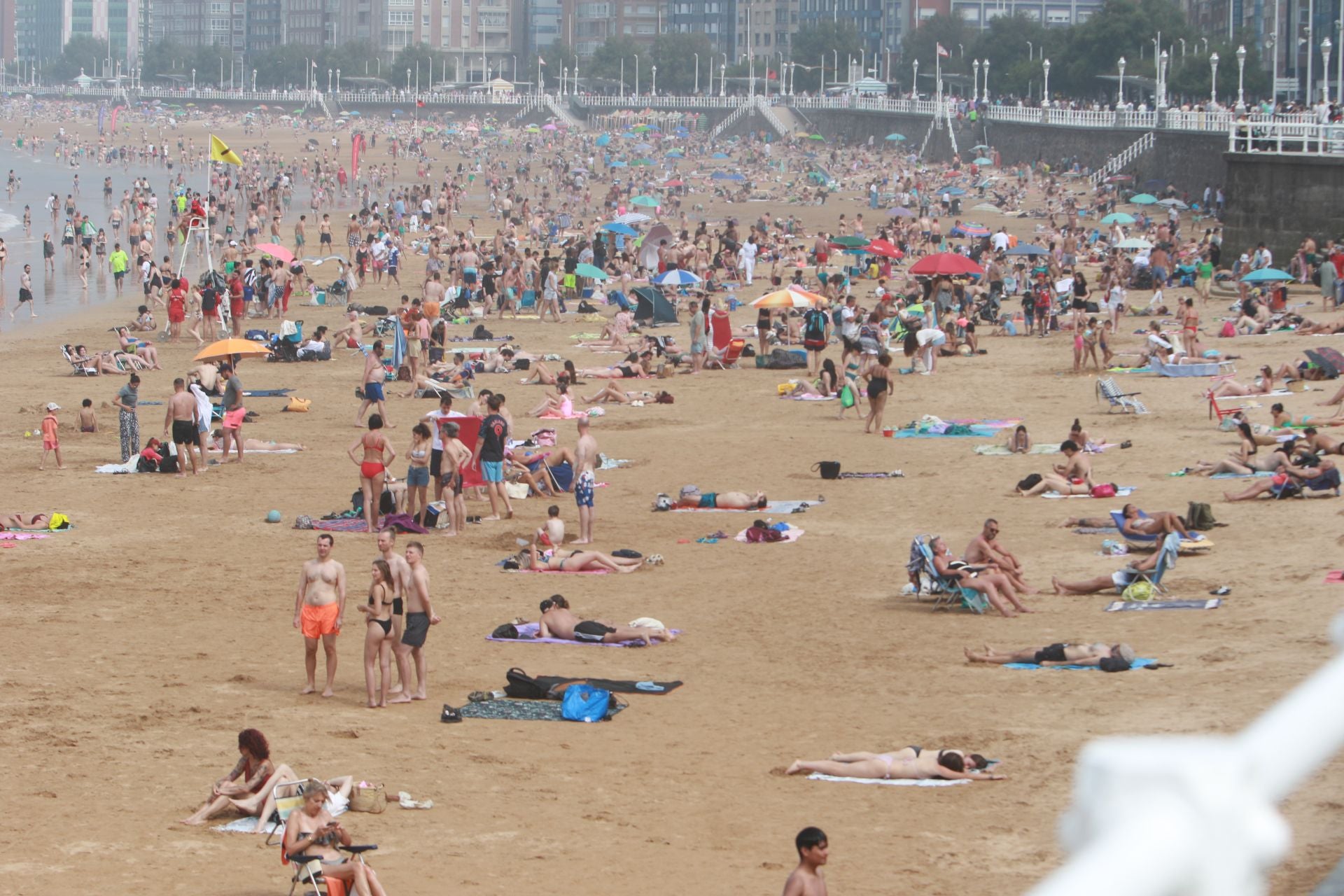 Domingo de agobiante calor: Asturias supera los 36 grados