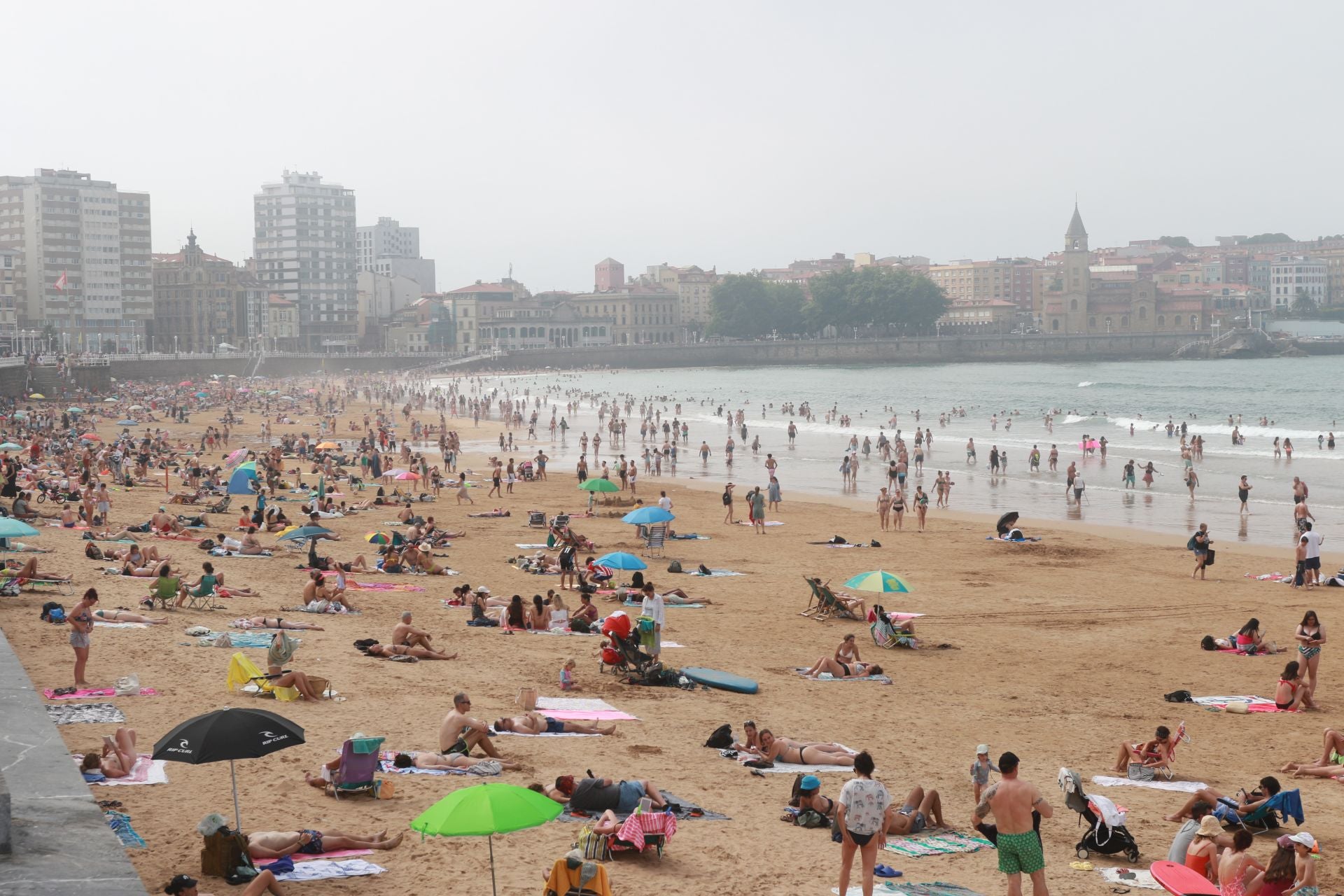 Domingo de agobiante calor: Asturias supera los 36 grados