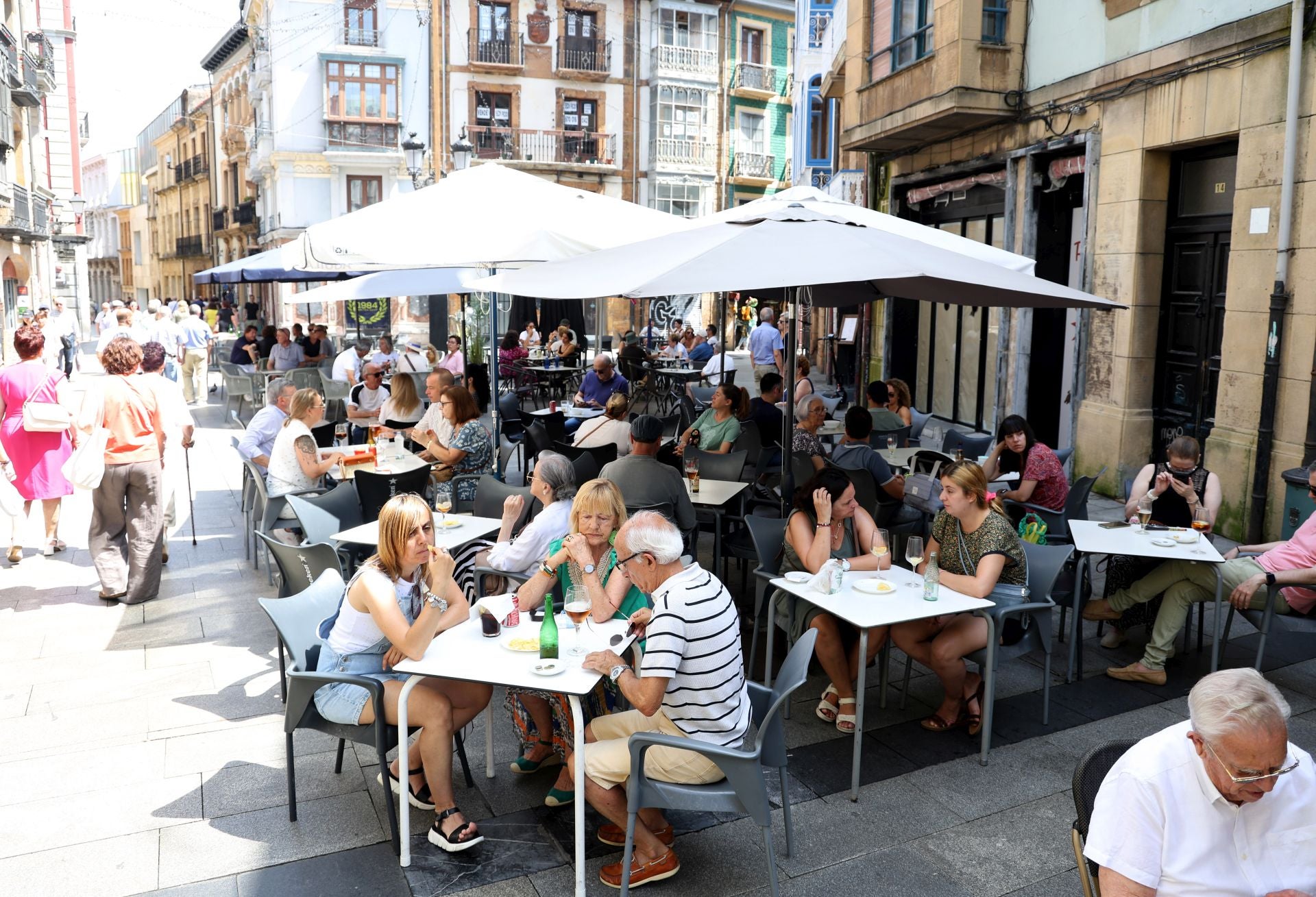 Domingo de agobiante calor: Asturias supera los 36 grados