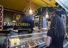 Uno de los 11 puestos de Charda Panrís, los más veteranos del festival.