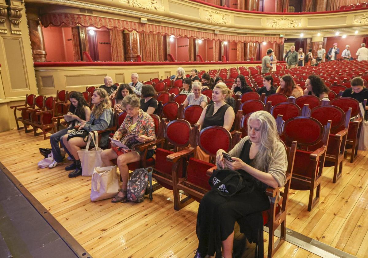 La bailarina María Pagés, en primer plano, imparte un curso para la Academia de las Artes Escénicas.