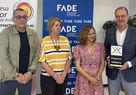 Víctor García Ordás, presidente de la Plataforma del Tercer Sector, María Celia Fernández, vicepresidenta de la JGPA, Paula María Álvarez Herrera, directora general de Gestión de Derechos Sociales del Principado y Alberto González, director general de Fade.