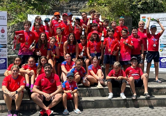 Participantes del Ensidesa en la jornada final de los Juegos Deportivos del Principado celebrada en Oviedo.
