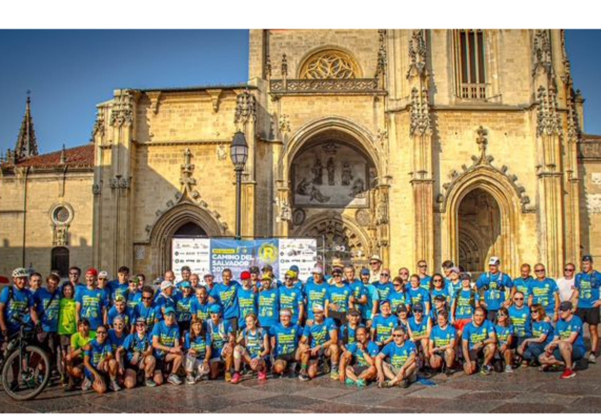 Participantes en el reto solidario, a su llegada a Oviedo.