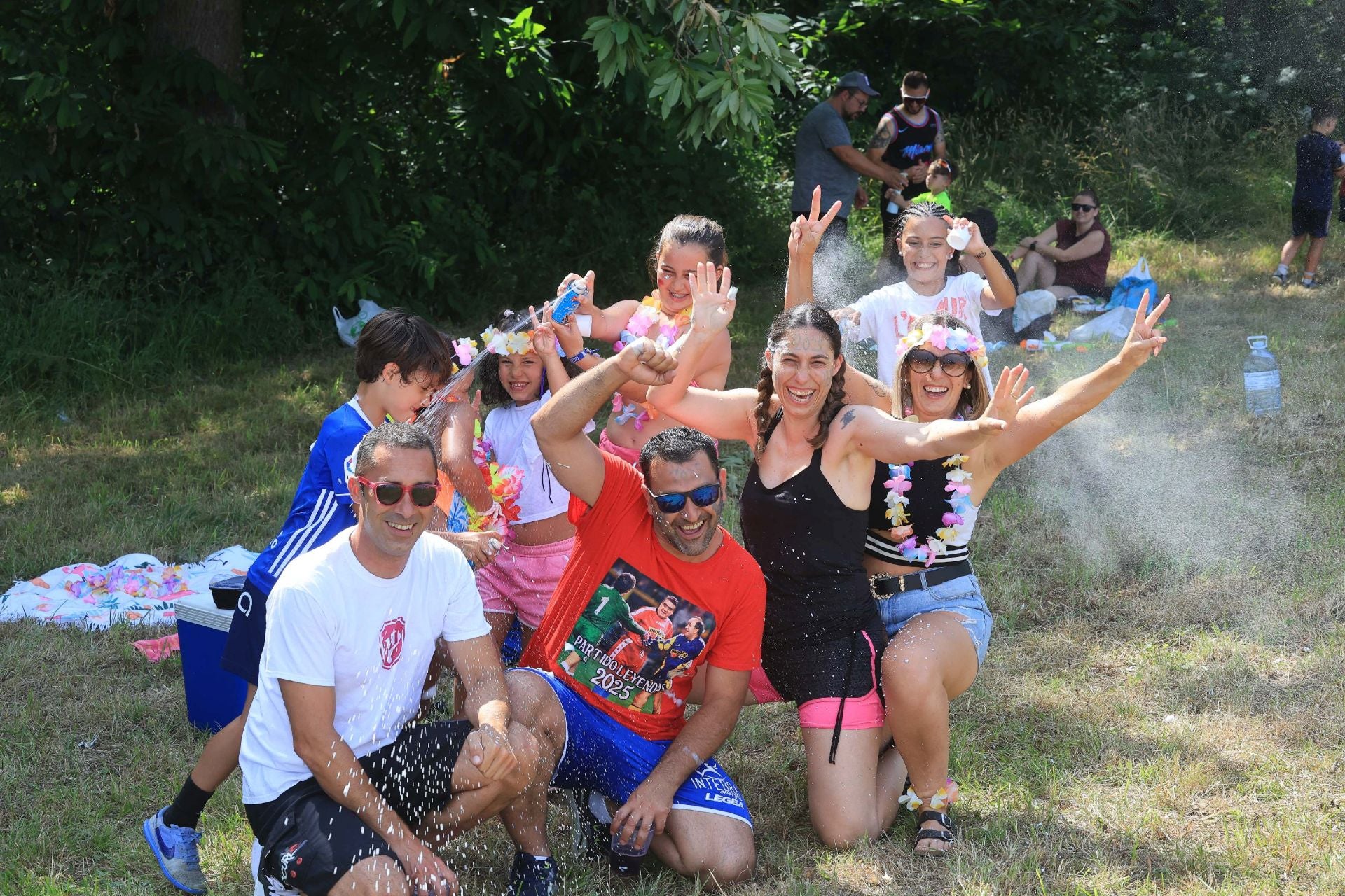 Jira y fiesta de la espuma para despedir a San Pedro en La Felguera