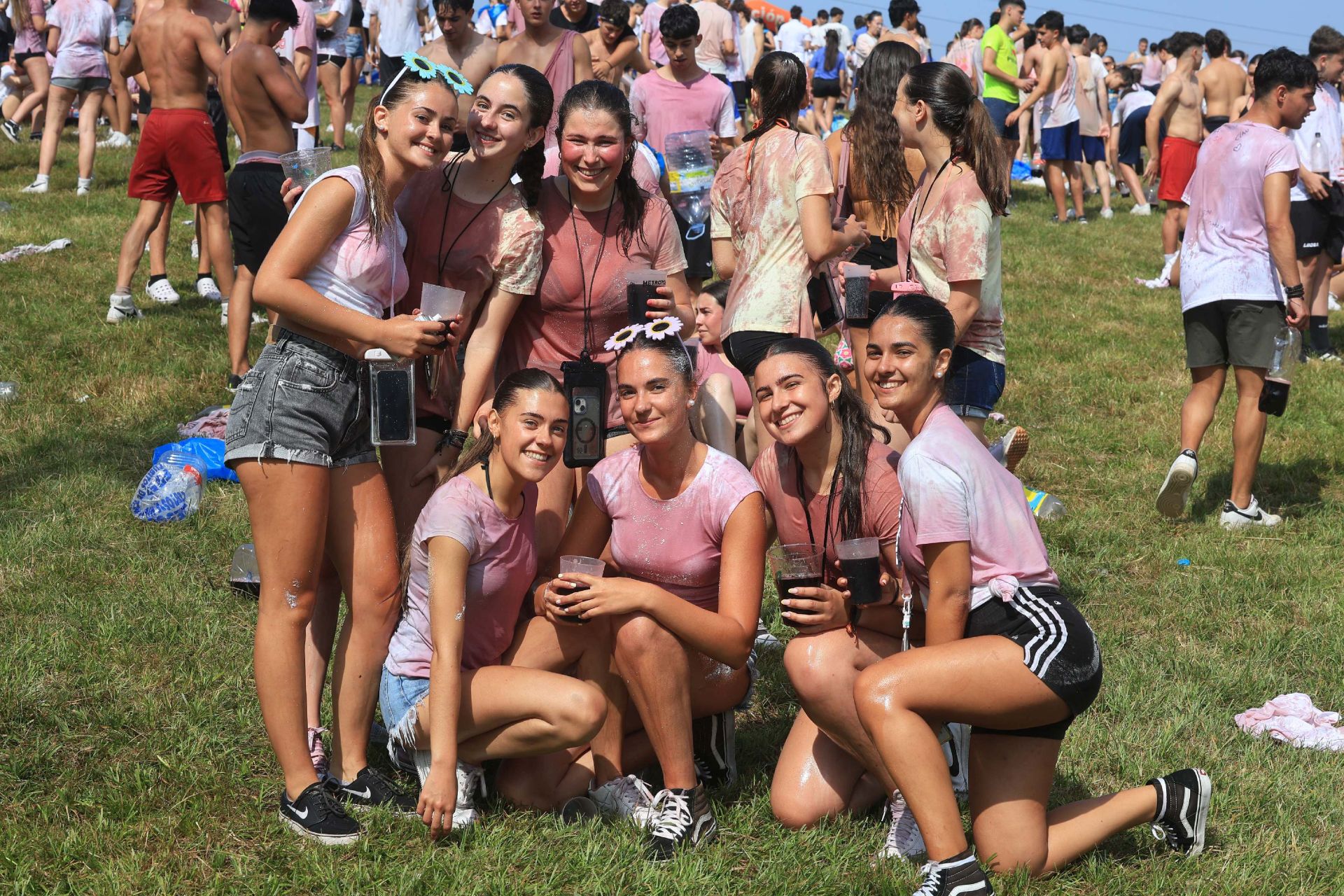 Jira y fiesta de la espuma para despedir a San Pedro en La Felguera