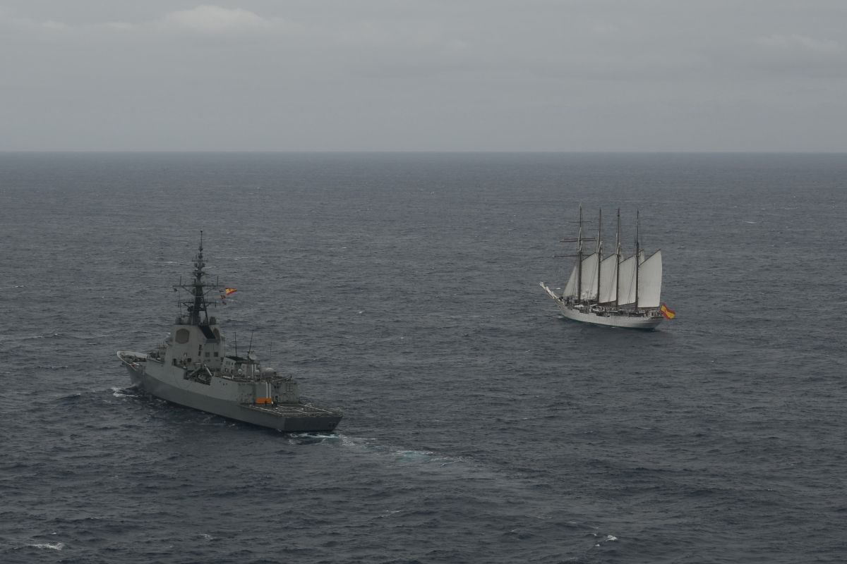 Lágrimas y abrazos en el recibimiento en Gijón de la Princesa Leonor y del &#039;Juan Sebastián de Elcano&#039;