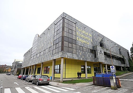 La Facultad de Economía y Empresas.