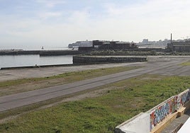 Terrenos de Naval Gijón, desde la parte trasera de la Fundación Revillagigedo