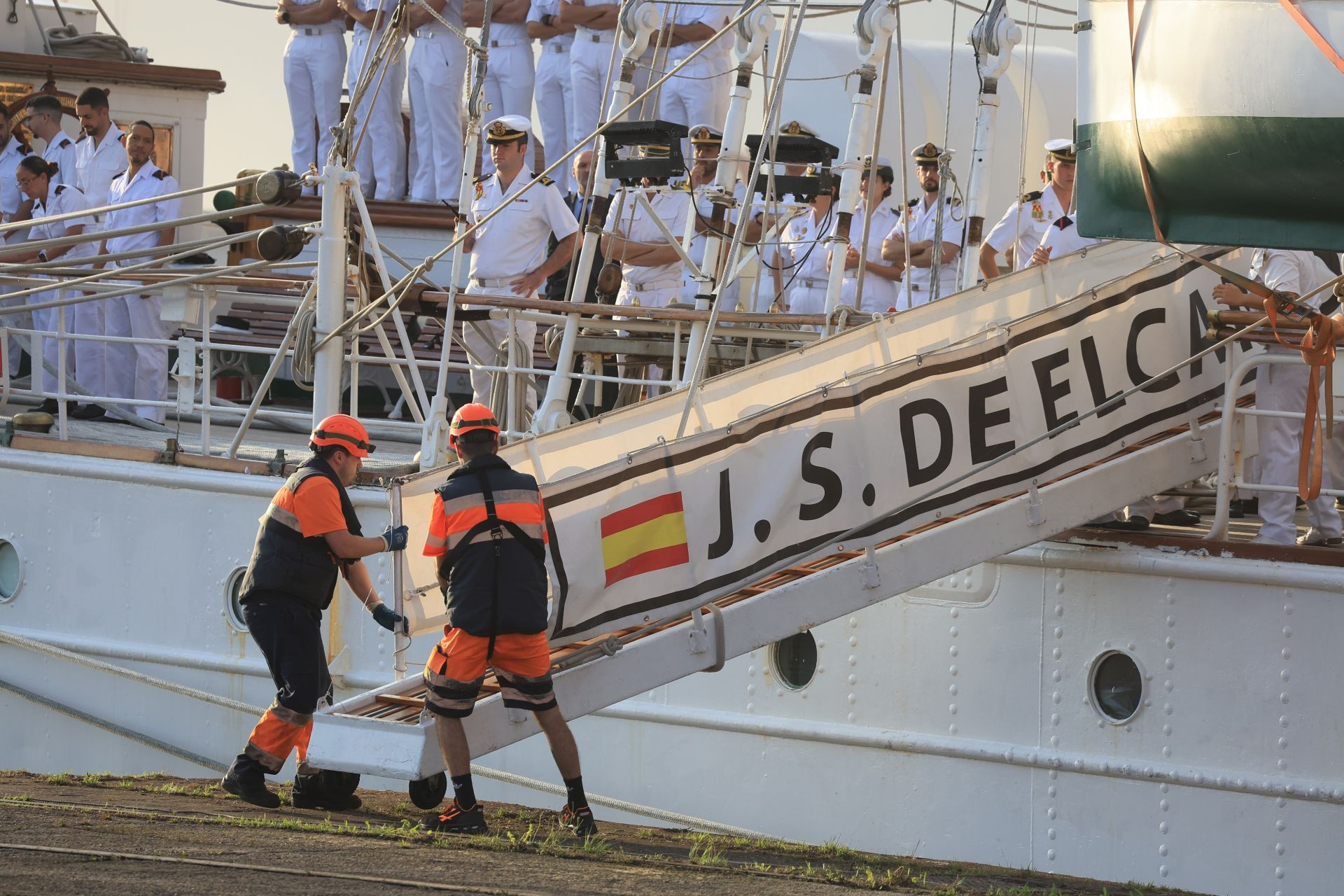 Gijón recibe a la Princesa Leonor y al &#039;Elcano&#039;: un día para la historia contado en imágenes