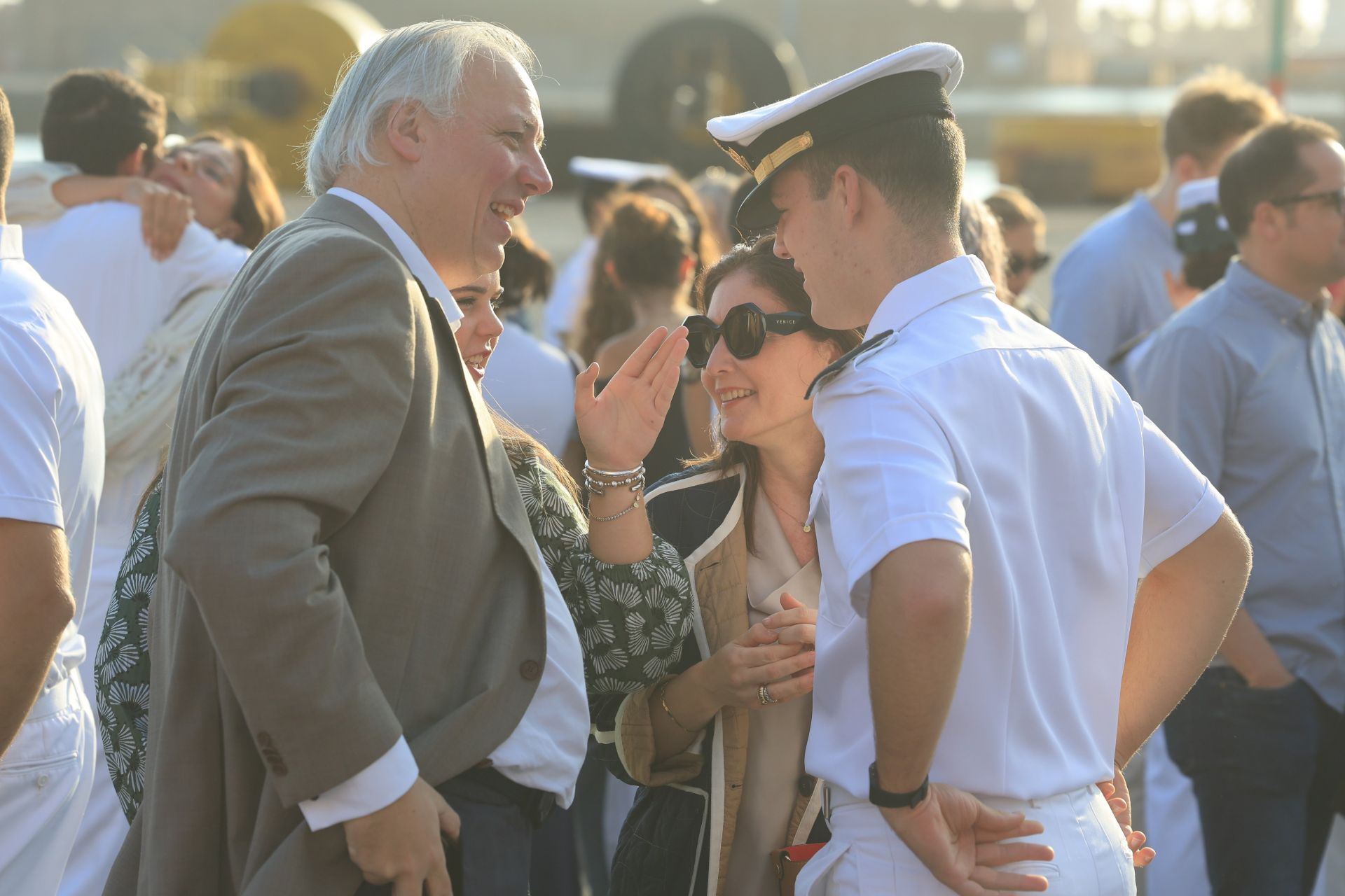 Lágrimas y abrazos en el recibimiento en Gijón de la Princesa Leonor y del &#039;Juan Sebastián de Elcano&#039;