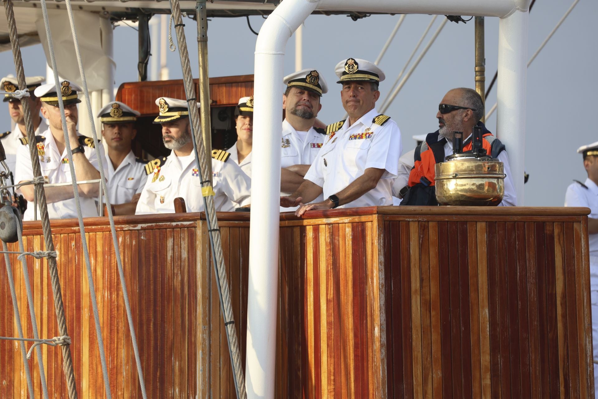 Lágrimas y abrazos en el recibimiento en Gijón de la Princesa Leonor y del &#039;Juan Sebastián de Elcano&#039;