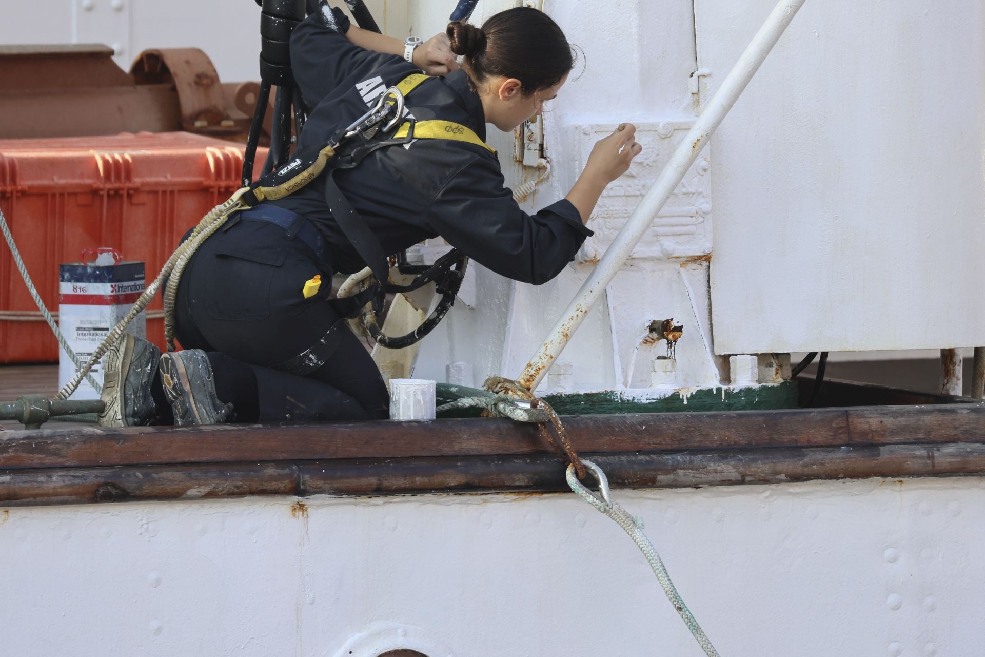 Lágrimas y abrazos en el recibimiento en Gijón de la Princesa Leonor y del &#039;Juan Sebastián de Elcano&#039;