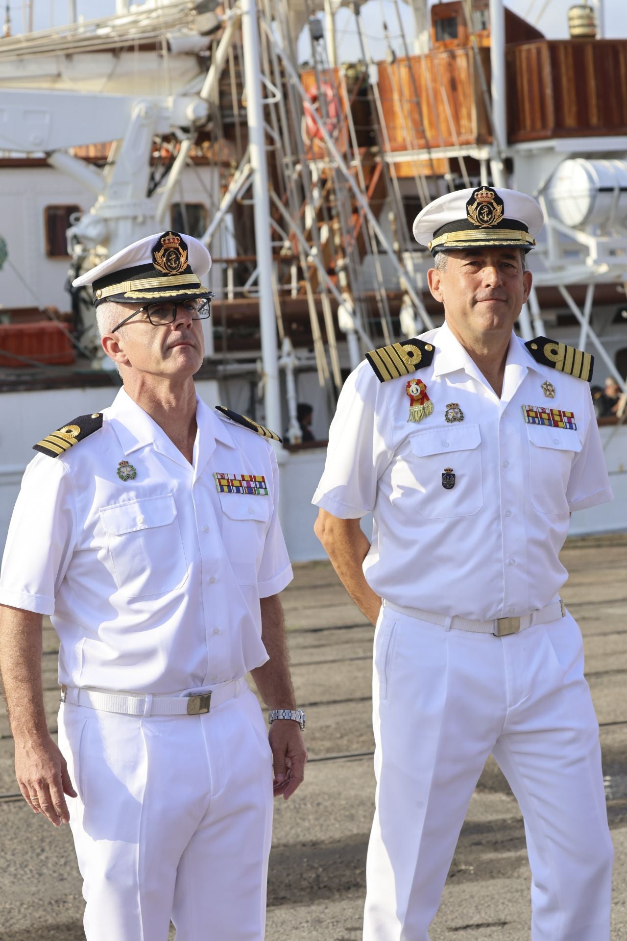 Lágrimas y abrazos en el recibimiento en Gijón de la Princesa Leonor y del &#039;Juan Sebastián de Elcano&#039;