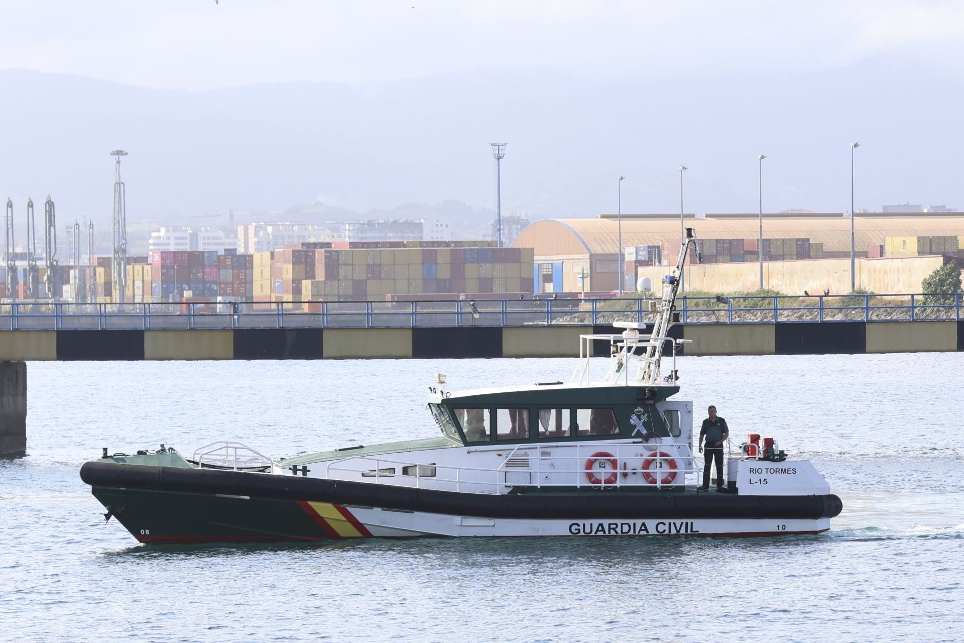 Lágrimas y abrazos en el recibimiento en Gijón de la Princesa Leonor y del &#039;Juan Sebastián de Elcano&#039;