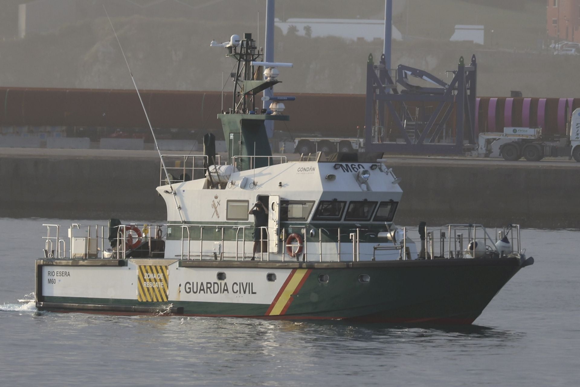 Lágrimas y abrazos en el recibimiento en Gijón de la Princesa Leonor y del &#039;Juan Sebastián de Elcano&#039;