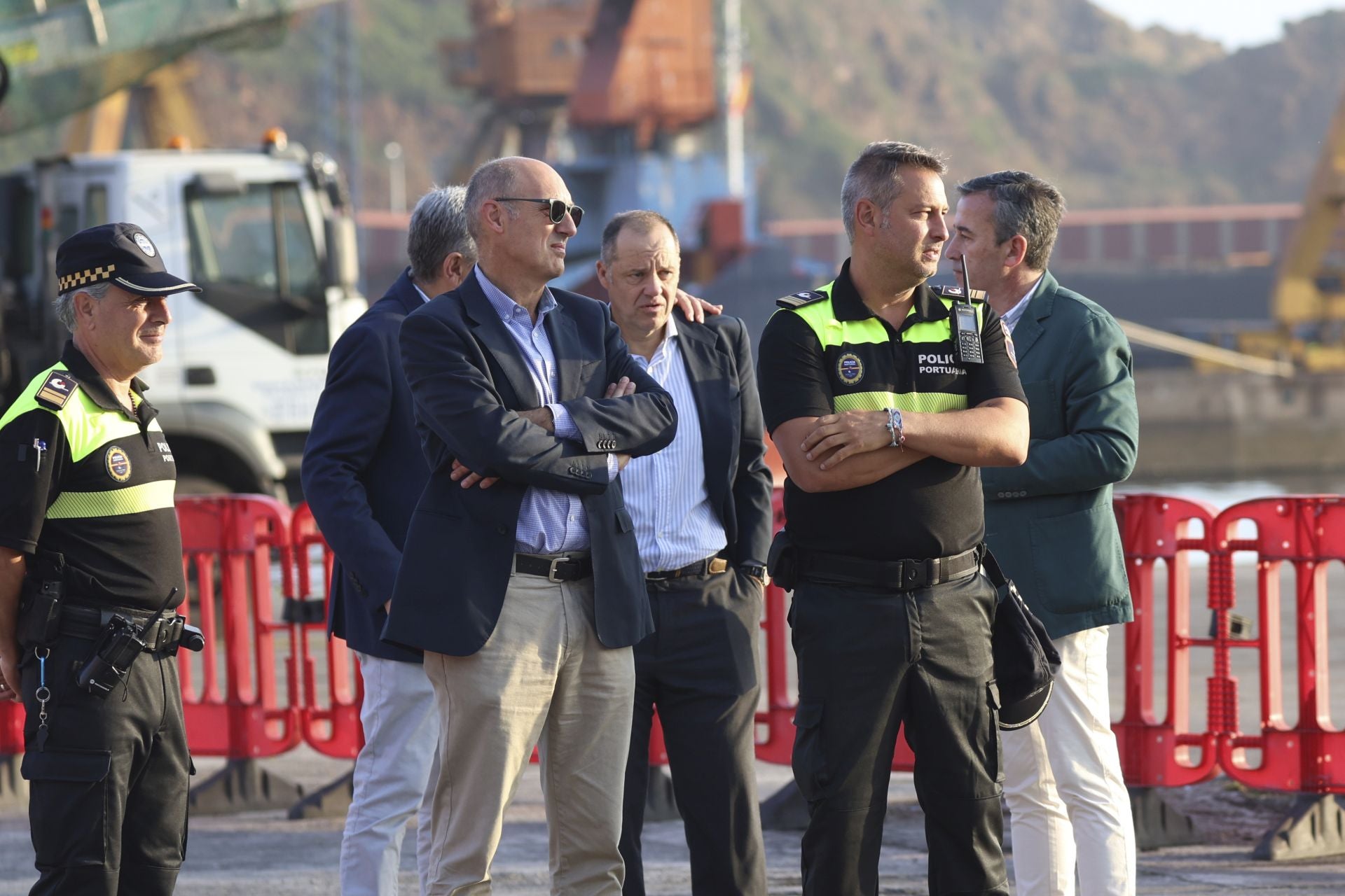 Lágrimas y abrazos en el recibimiento en Gijón de la Princesa Leonor y del &#039;Juan Sebastián de Elcano&#039;
