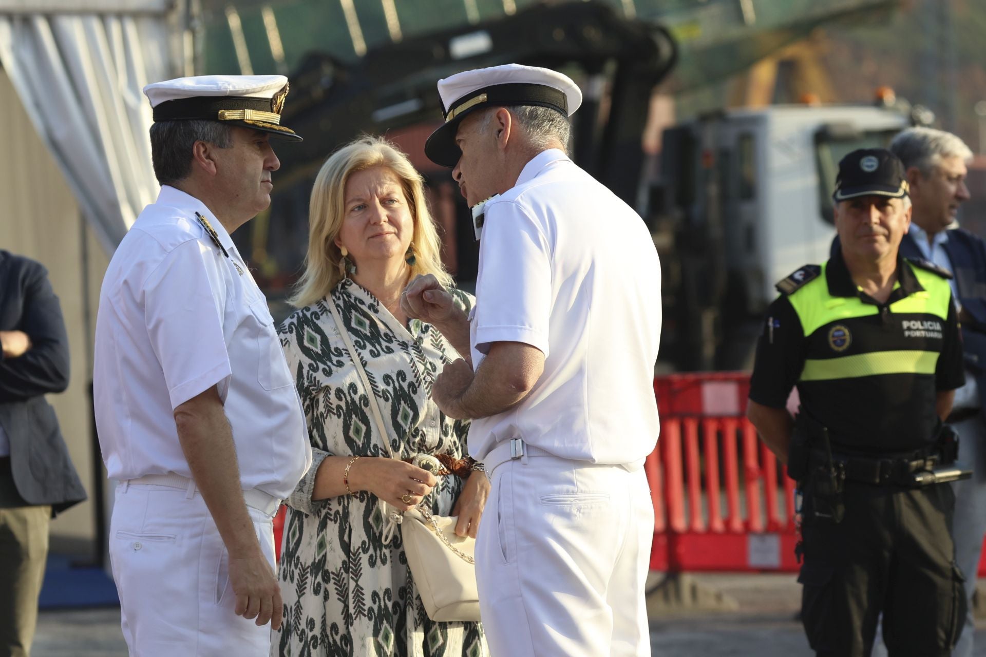 Lágrimas y abrazos en el recibimiento en Gijón de la Princesa Leonor y del &#039;Juan Sebastián de Elcano&#039;
