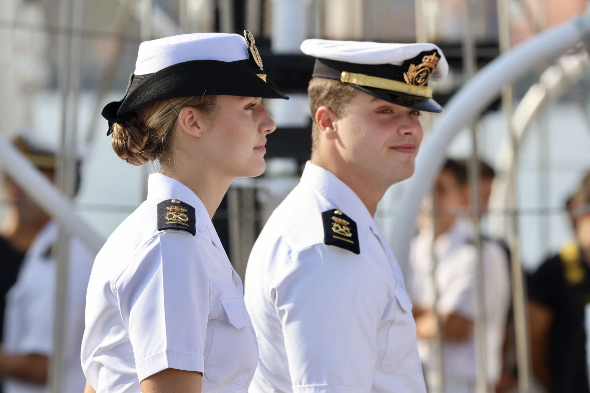 Lágrimas y abrazos en el recibimiento en Gijón de la Princesa Leonor y del &#039;Juan Sebastián de Elcano&#039;