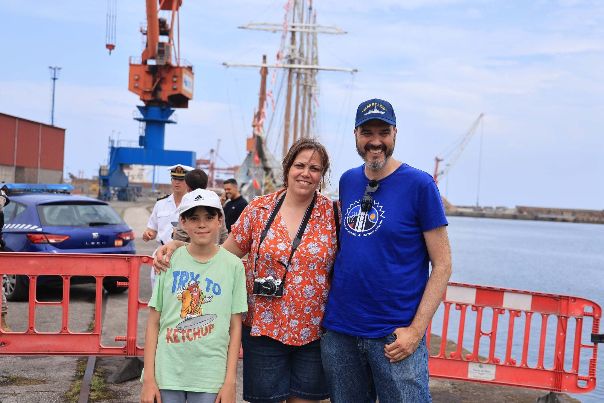 Largas colas en Gijón para visitar el &#039;Elcano&#039;