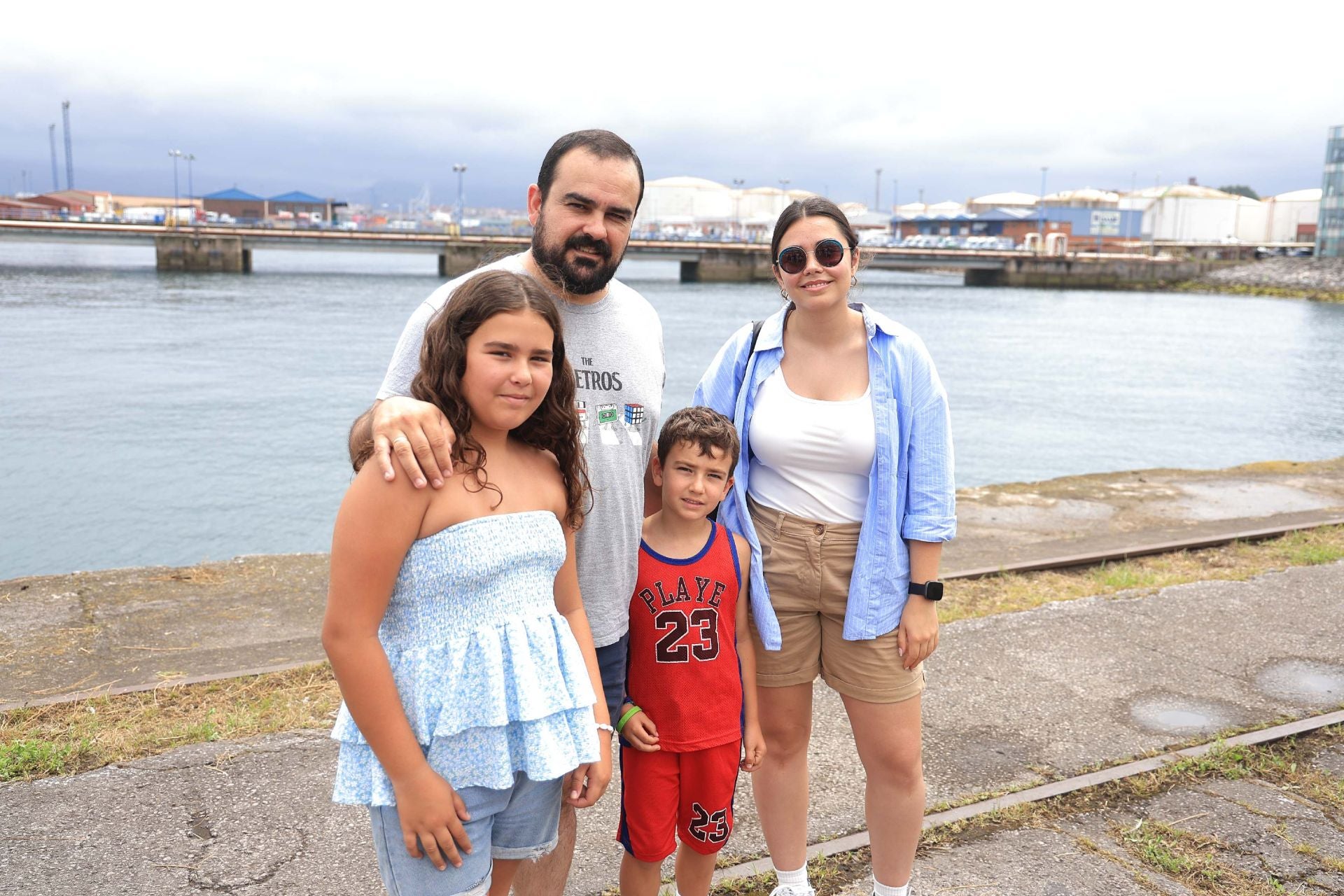 Largas colas en Gijón para visitar el &#039;Elcano&#039;